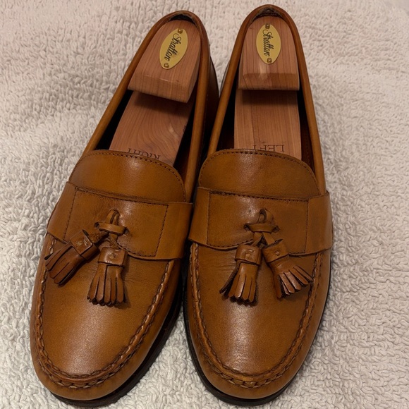 Allen Edmonds Other - Allen Edmonds Men's Tan Leather Tassel Loafers